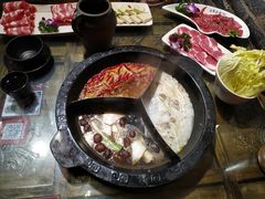 -老房老舍重庆火锅(假日城市店)