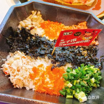 1️⃣服务员的态度真是太差了，本来饭桌就很小