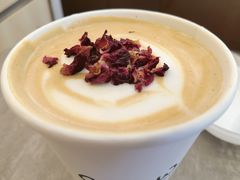 春日玫瑰拿铁-Seesaw Coffee(上海国金中心店)