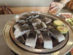 -围炉肉舍•炭烤活鳗•丹东海鲜烤肉(步行街店)