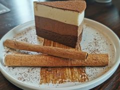 -Chom Cafe and Restaurant