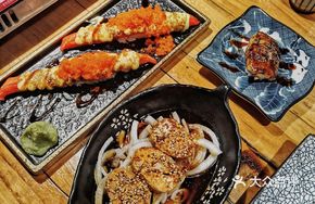 Giant Snow Crab Sushi Roll
