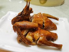 脆皮红烧乳鸽-惠爱餐厅