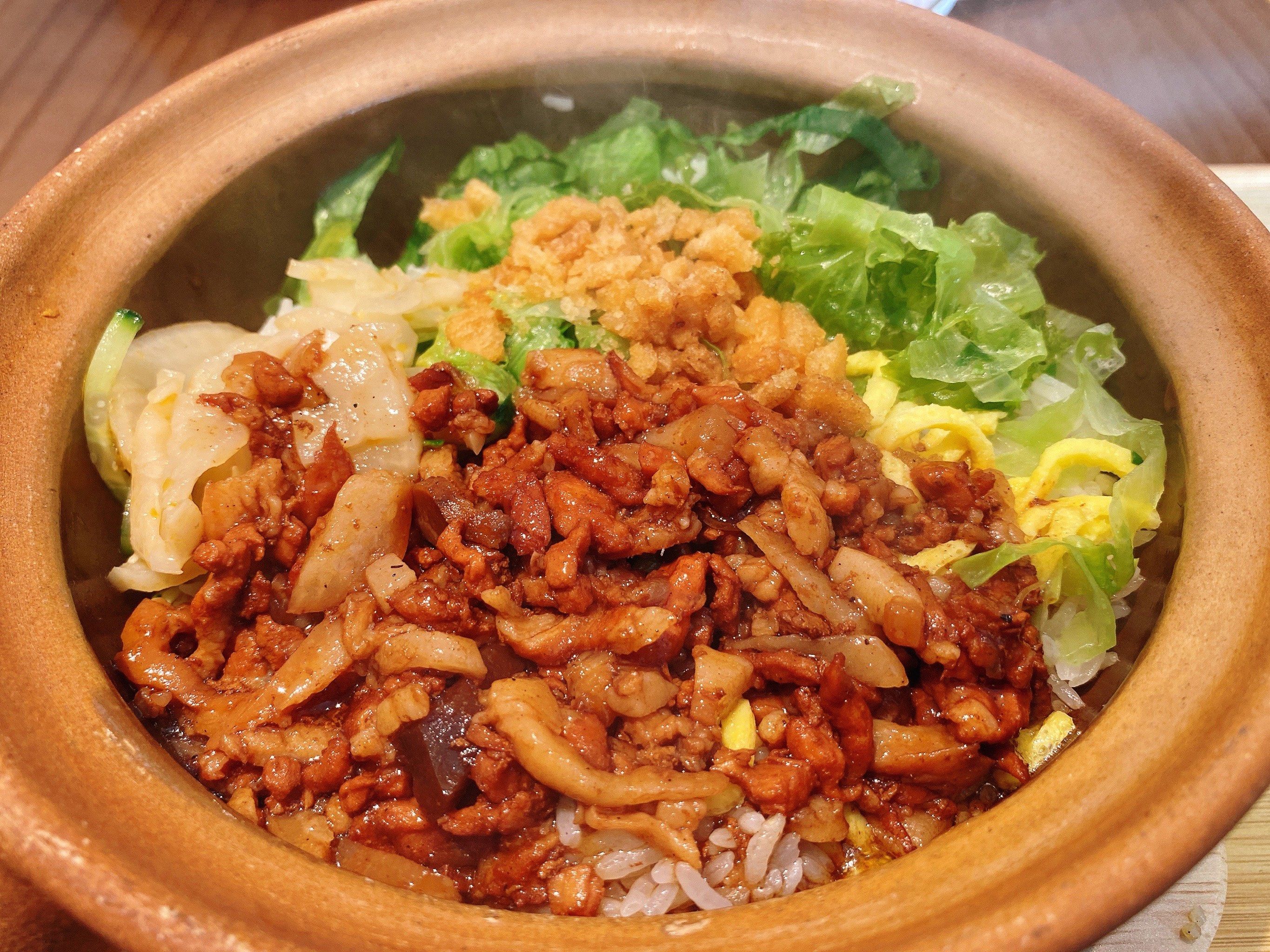 油亮亮的卤肉饭,真满足