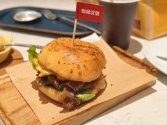 秘汁炭烤风味牛堡-必胜客(巴沟店)