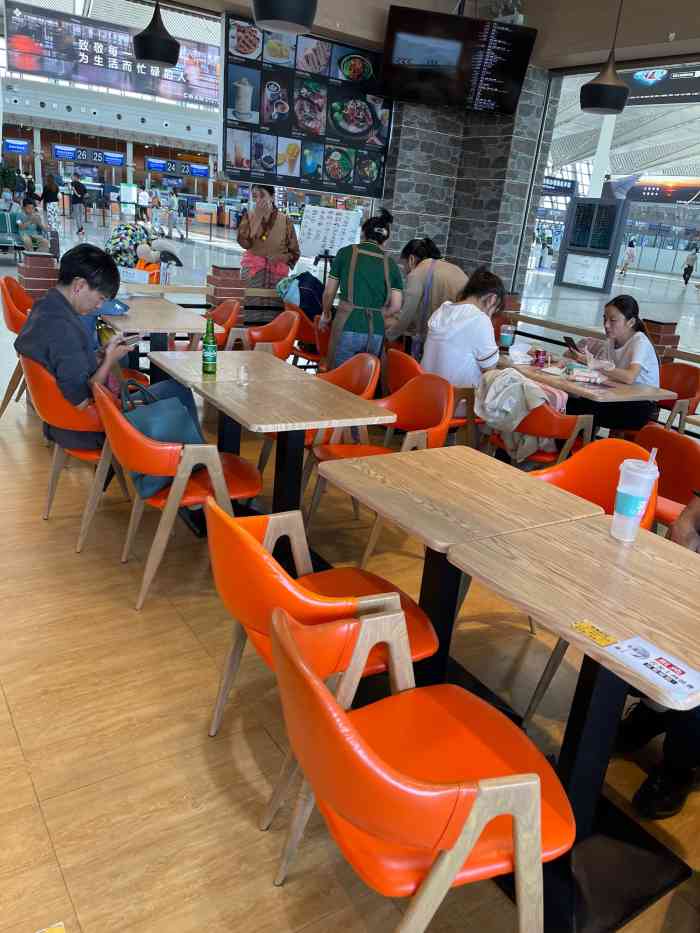 林顿利咖啡-"曹家堡机场内的餐饮还是比较偏少的,这家算.