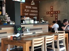 -Chom Cafe and Restaurant