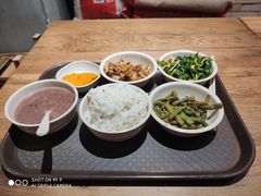-一两饭川味素食餐厅