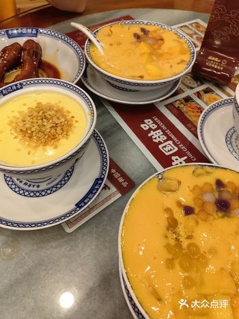 省府路. 上沿路全是美食小店，这家赵记传承的招牌很醒目