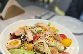 Mango Quinoa Chicken Salad