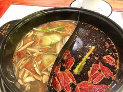 鸳鸯锅-XiaoJunGan Hotpot 钢管厂五区小郡肝火锅串串香
