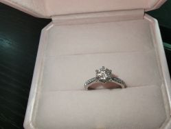 -威德钻石-克拉钻大本营(南京东路店)