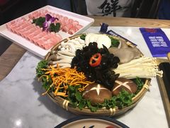 -尚尚仙·酸汤猪手·猪肚鸡火锅(华联万柳购物中心店)