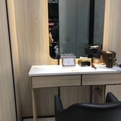 -HAIR CORNER
