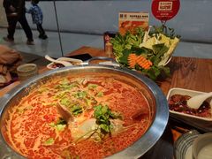 -野山舂·贵州现舂酸汤火锅(鸿通城店)