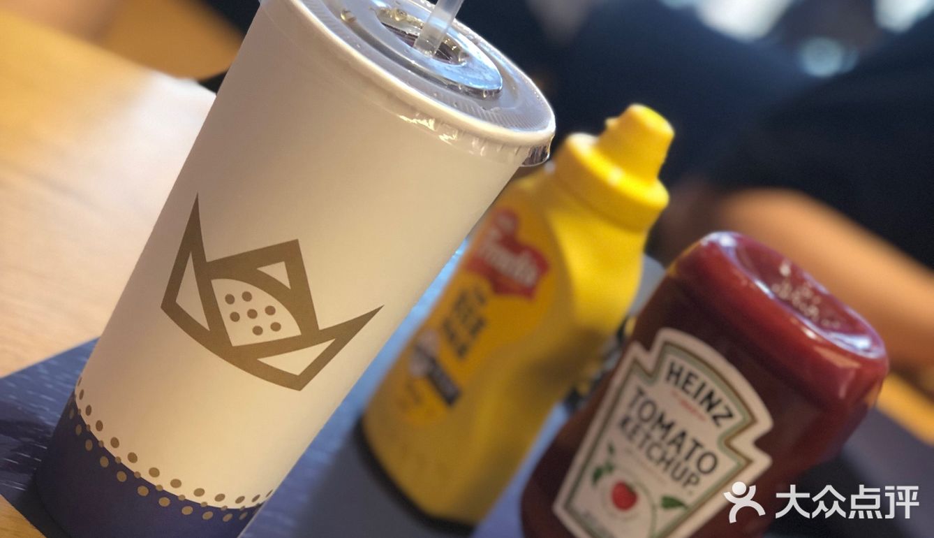 男神吴尊的汉堡店!Royal Stacks