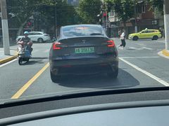 -TESLA 特斯拉(上海太古汇体验店)