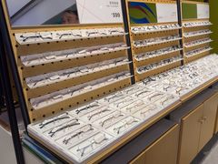 -LOOK眼镜·蔡司依视路配镜(宝山万达店)