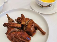 玻璃皮润烧乳鸽-北京厨房(西安SKP店)