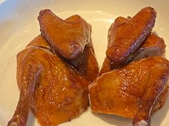 脆皮烤乳鸽-新天世纪中餐厅