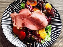 黑胡椒牛肉水果蔬菜沙拉-YUE·6·西式融合餐厅(外滩六号店)
