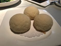 脆皮流沙包-皇朝会.经典传统粤菜(外滩店)