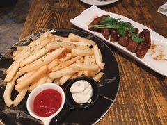 -layback cafe & bar