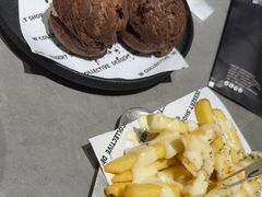 -W COLLECTIVE  DESSERT SHOP
