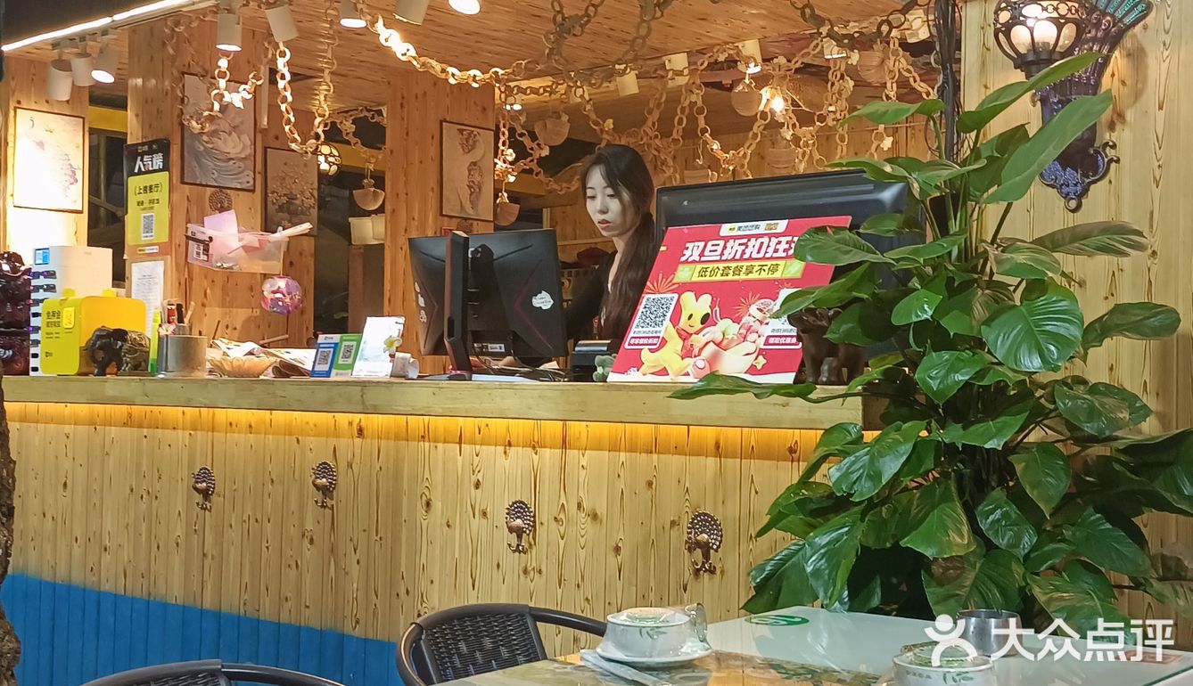 西双版纳的美食手抓饭。