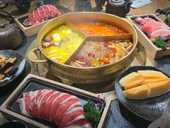 黄金奔驰锅-湊湊火锅·茶憩(南京东路悦荟店)