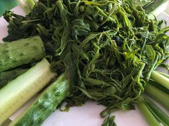 -华龙特色大骨鸡农家菜馆