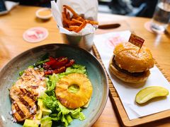 薯条汉堡-悠航SLOWBOAT(三里屯店)