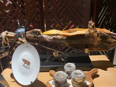 -恰餐厅及酒吧 CHAR Bar & Grill (北京丽都皇冠假日店)