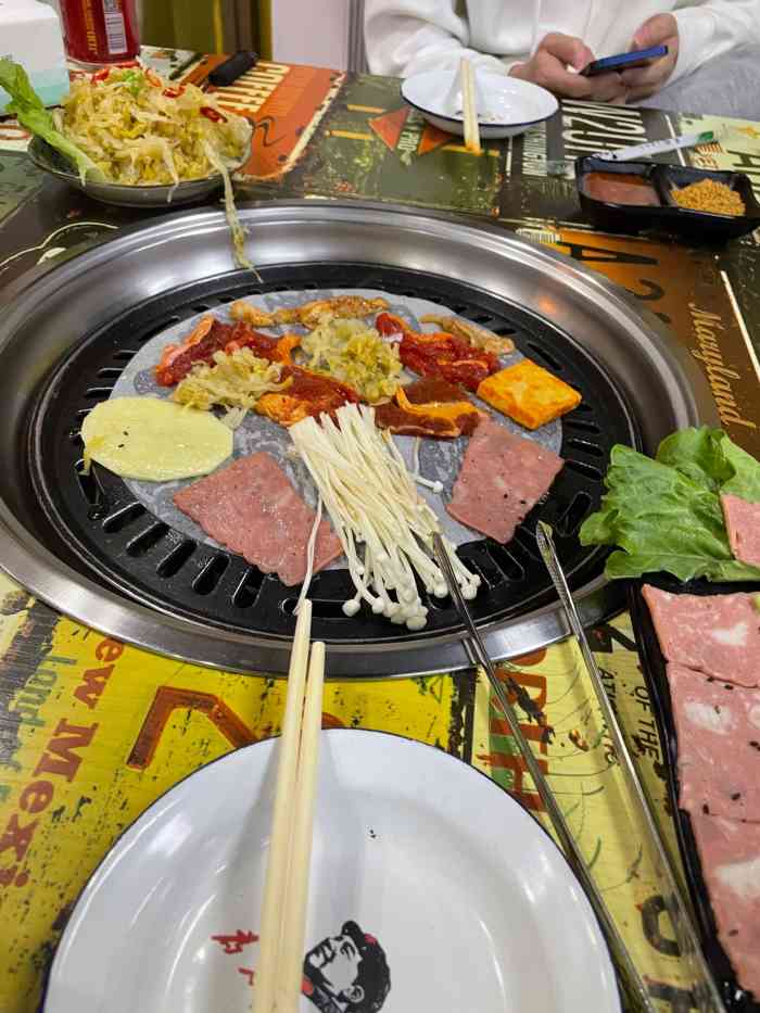 牛牪犇东北地桌烤肉(合肥总店)-"[薄荷]环境: 店内墙上的.
