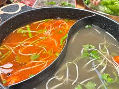 -苗阿哥酸汤牛肉火锅(体育场店)