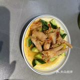 摸愚家的砂锅菜是我们一致认为的一家，毕竟砂锅炖的菜更香