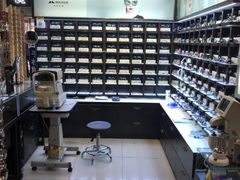 -臻美视爵眼镜·明月·依视路·蔡司折扣店(广渠门店)