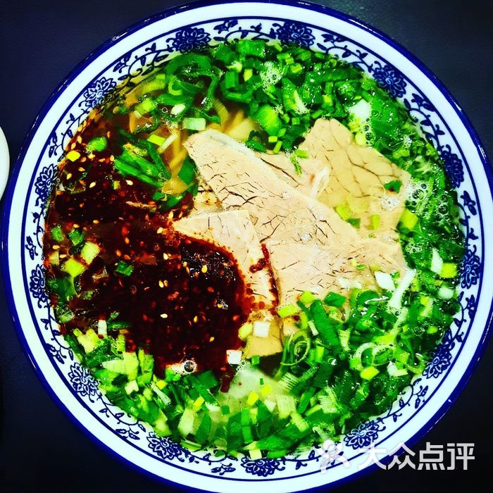 中国兰州马艾萨牛肉面铜锅涮肉