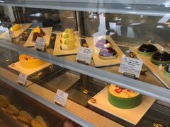 面包甜点陈列柜-半山半岛洲际度假酒店·观海廊