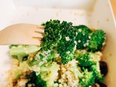 藜麦坚果西兰花色拉-Wagas沃歌斯(富力广场店)