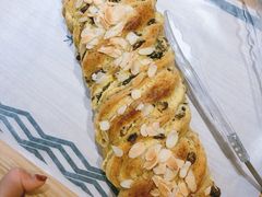 -焙丽拾光(麦凯乐直营店)