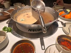 -左庭右院鲜牛肉火锅(金山万达店)