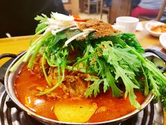 土豆排骨火锅-喇喇排骨火锅·传统韩式脊骨汤(望京西园总店)