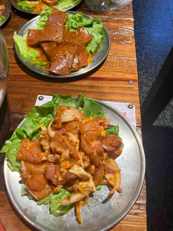 悟能八戒烤肉(福田店)-"[薄荷]环境:整体氛围还可以,老木椅很.