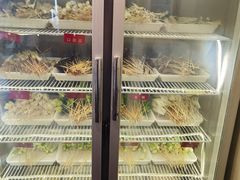 自助取餐区-拈签一笑黄牛肉辣卤串串