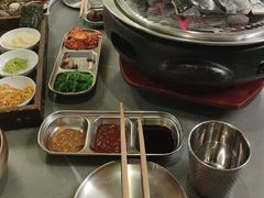 -围炉肉舍•炭烤活鳗•丹东海鲜烤肉(步行街店)