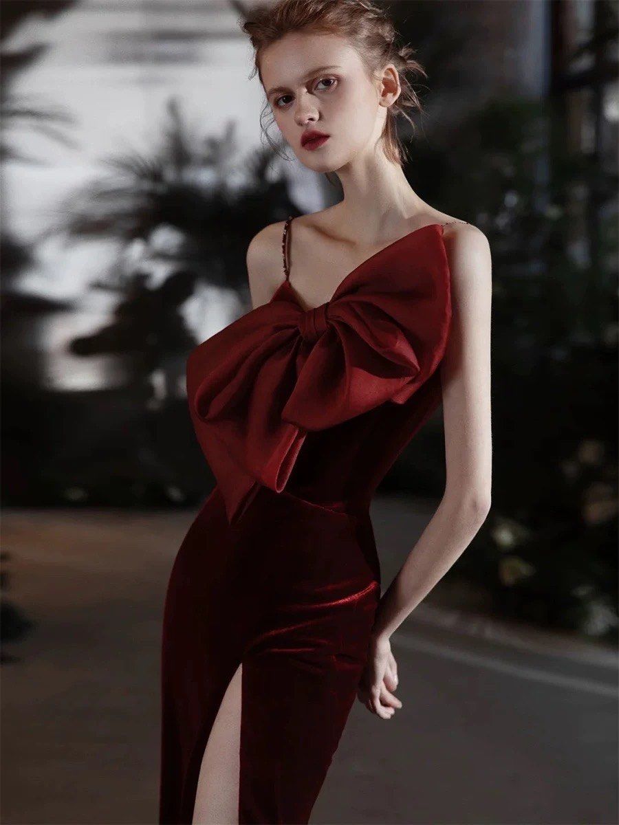 女明星红丝绒礼服