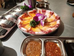 -围炉肉舍•炭烤活鳗•丹东海鲜烤肉(步行街店)