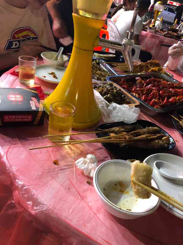 豪情夜宵城(迎宾店)-"朋友带来这里吃确实不错,后面就带上同事们.