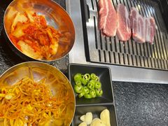 -臻牛烤肉